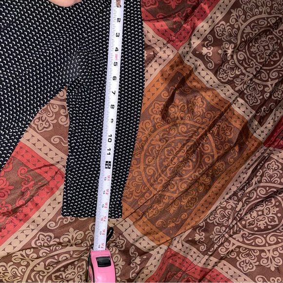 Candie's Black and White Chevron Patterned Top Blouse with Rouched Hem Size M - Picture 8 of 9